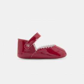 Лачени червени обувки