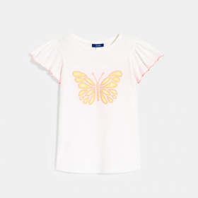 Бяла тениска с къс ръкав и десен на пеперуди
