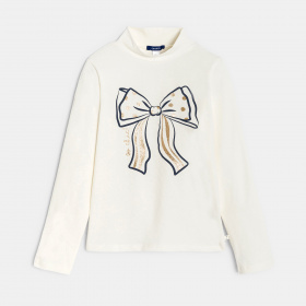 Бяла тениска с поло яка и мотив