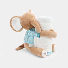 Плюшена играчка и одеало