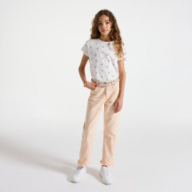 Бяла тениска с флорални мотиви