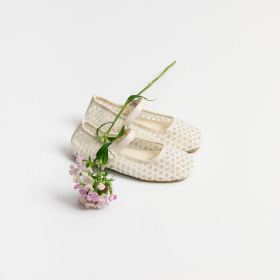 Бели балеринки