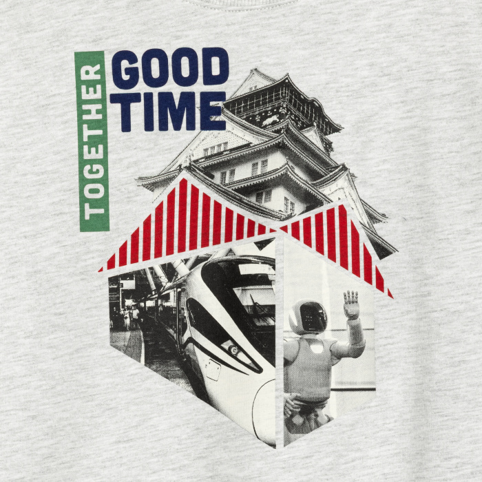 Сива тениска с дълъг ръкав и градски принт