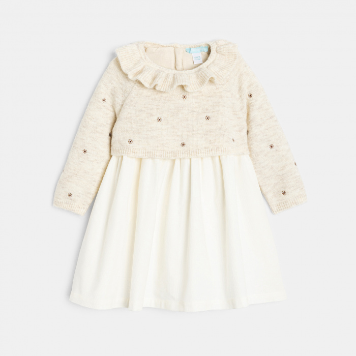 Бежова рокля с дълъг ръкав