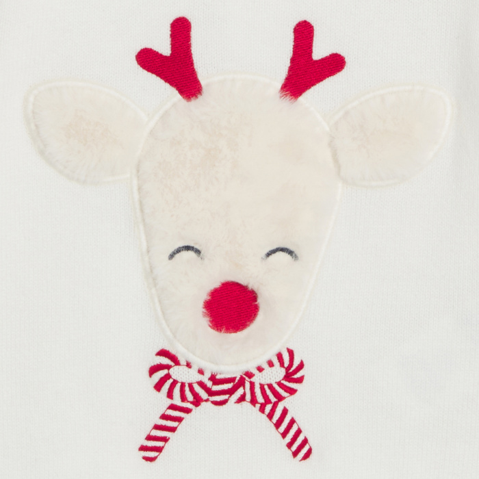 Бял плетен пуловер с мотиви на елен