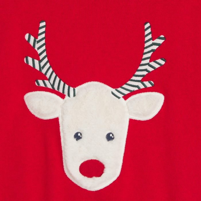 Червен пуловер с елен