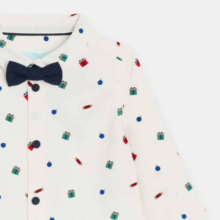 Бяла риза с празничен мотив