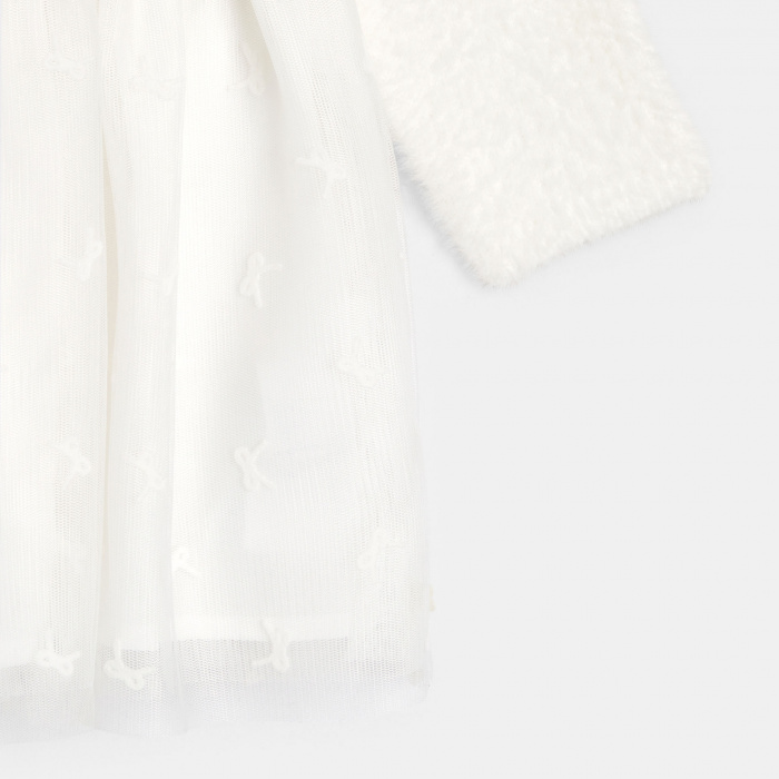 Бяла рокля с дълъг ръкав