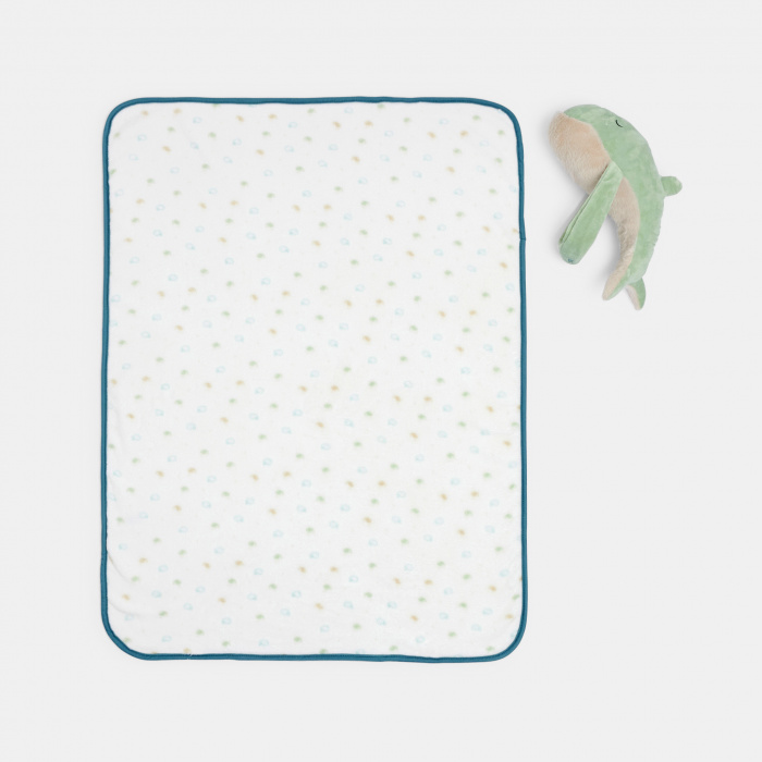 Плюшена играчка и одеало