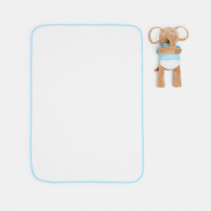 Плюшена играчка и одеало