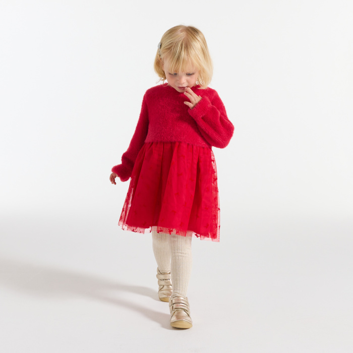 Червена рокля с дълъг ръкав