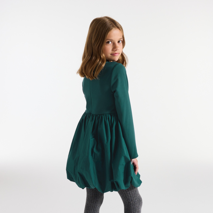 Зелена рокля с дълъг ръкав