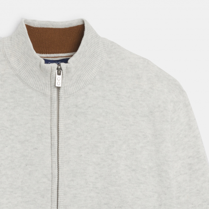 Светлосива жилетка с цип и висока яка