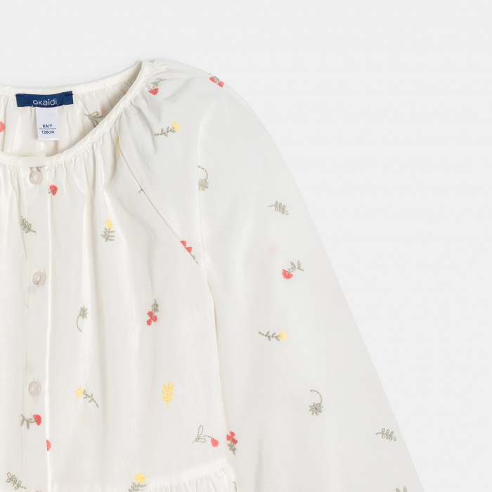 Бяла блуза с флорална бродерия