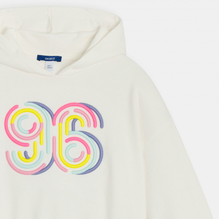 Бял суитшърт с бродерия