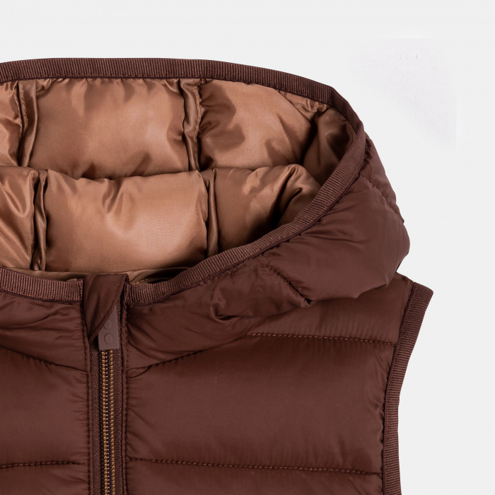 Кафяво пухено яке с качулка и без ръкави