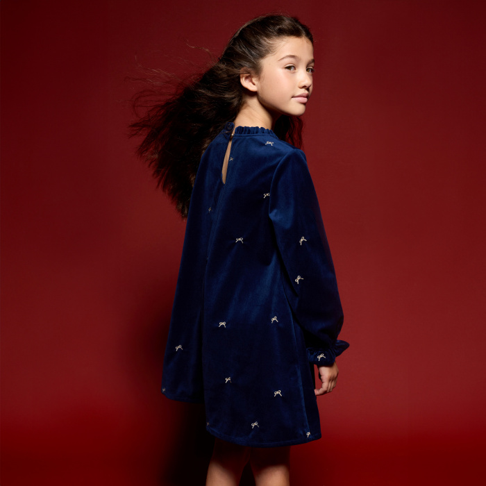 Тъмносиня кадифена рокля