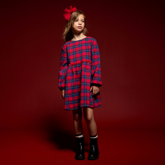 Червена карирана рокля