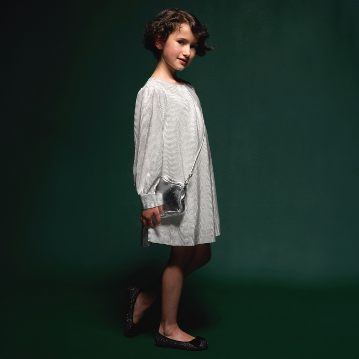 Сребриста рокля с дълги ръкави