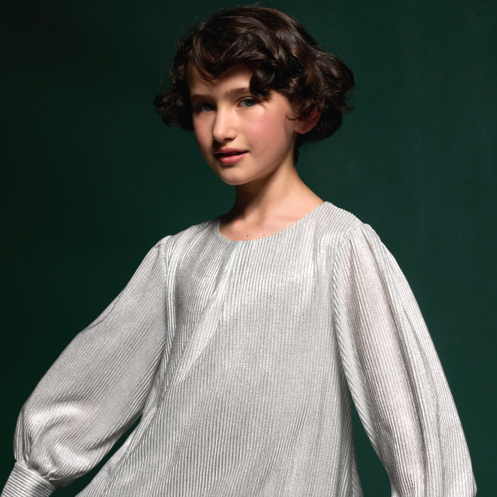 Сребриста рокля с дълги ръкави