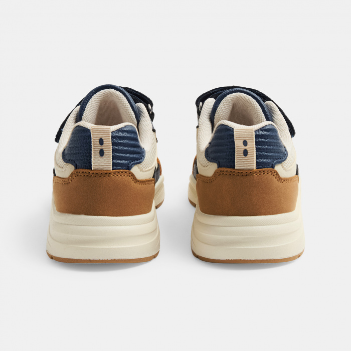 Кафяви маратонки