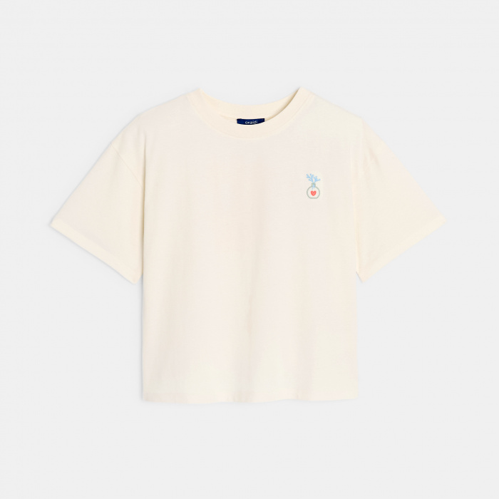 Бяла тениска с къс ръкав и шарка