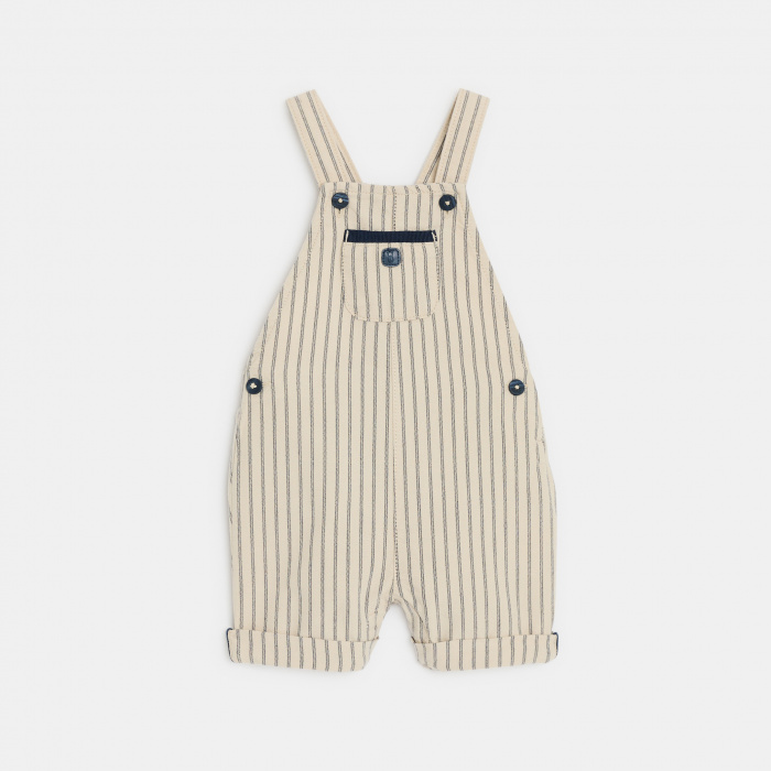 Бежов гащеризон и бяла тениска