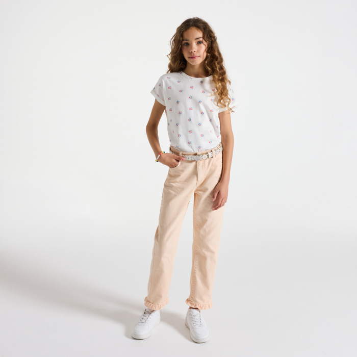 Бяла тениска с флорални мотиви