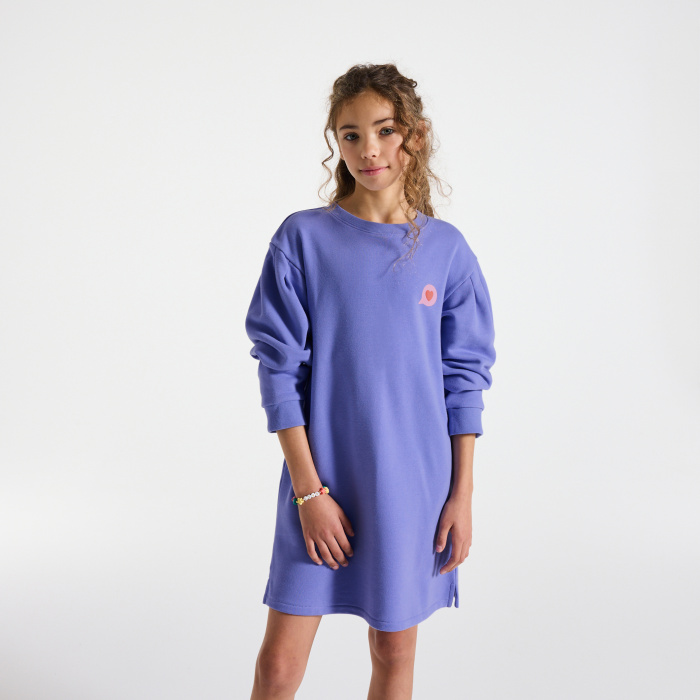 Лилава рокля с буфан ръкави