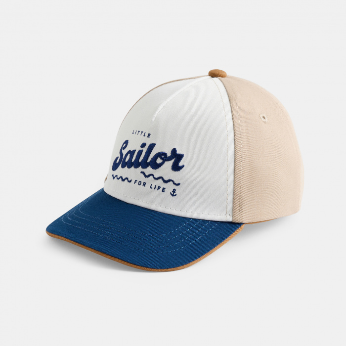 Бежова шапка с бродерия