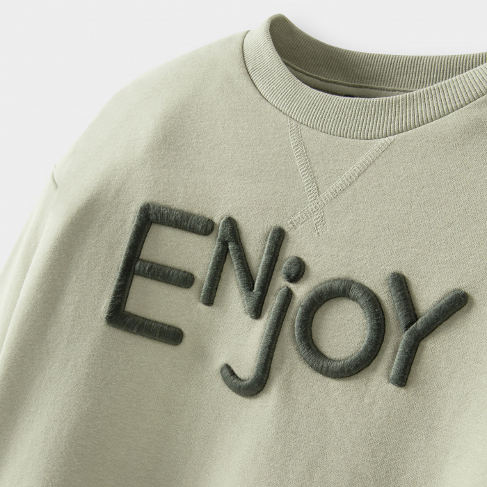 Зелен суитшърт с бродиран надпис