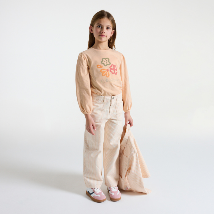 Тениска с бродирани цветя