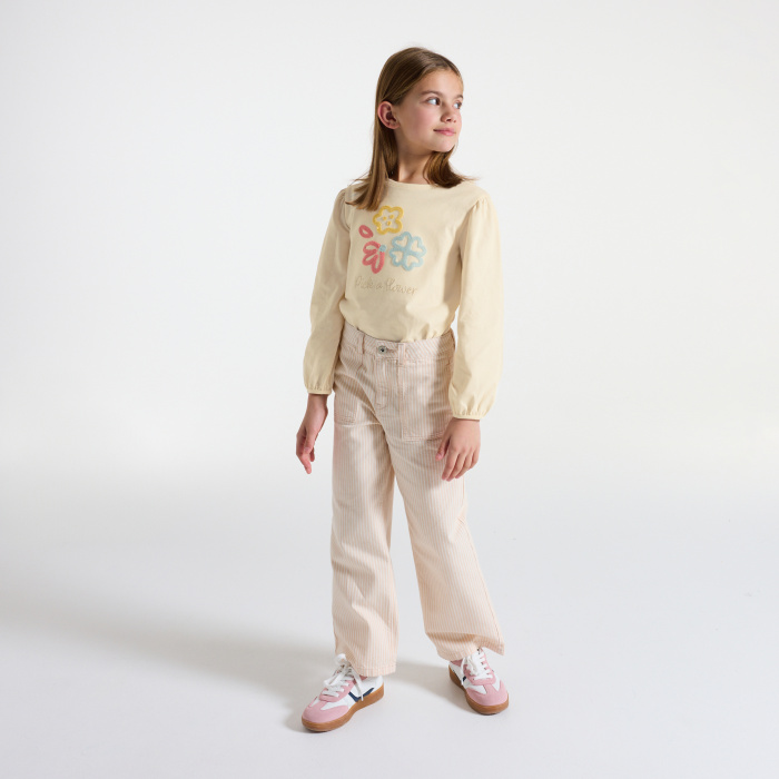 Тениска с бродирани цветя