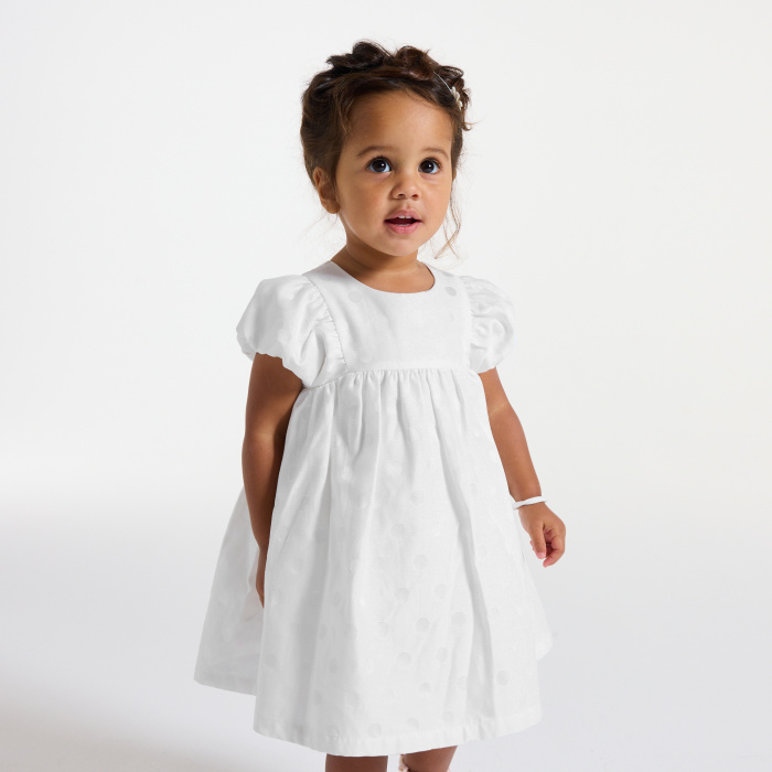 Бяла рокля на точки