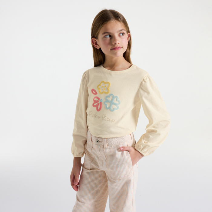 Тениска с бродирани цветя