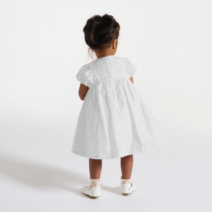 Бяла рокля на точки