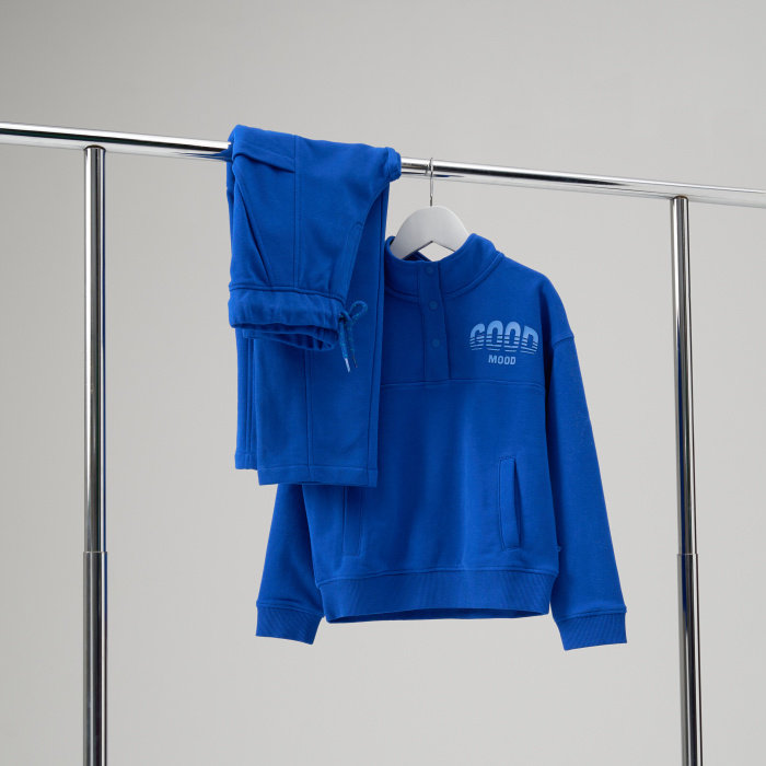 Син суитшърт с яка