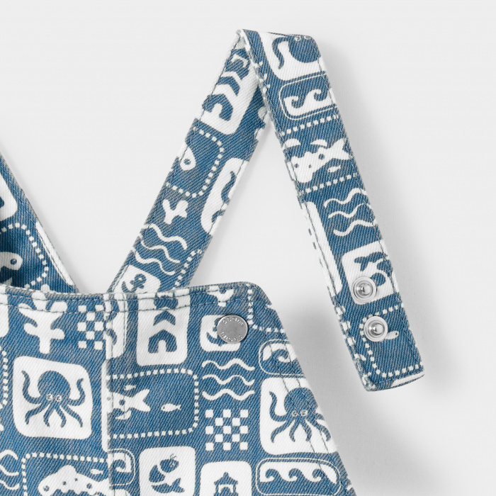 Къс гащеризон и тениска