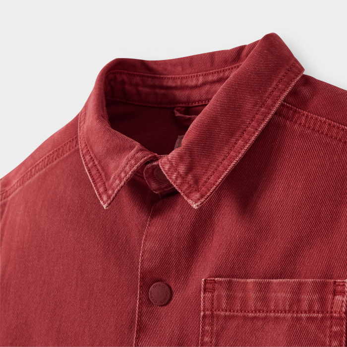 Червено яке тип риза