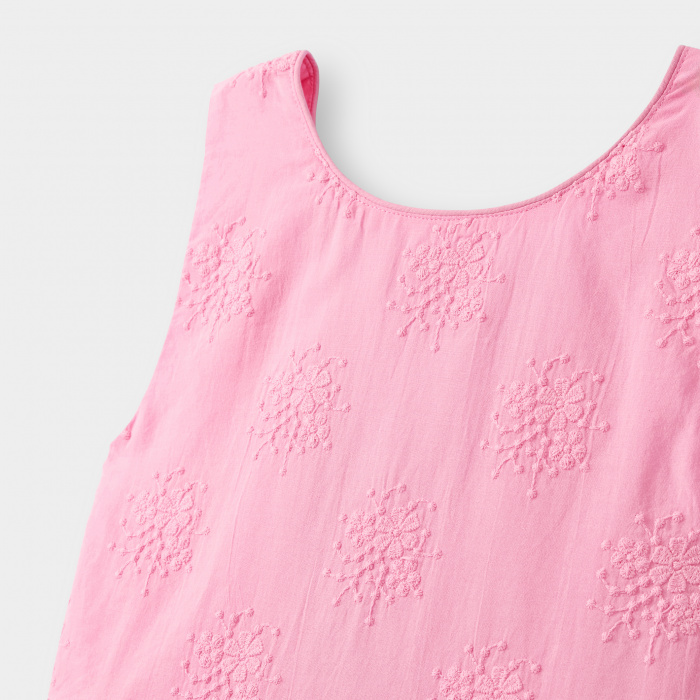 Розова бродирана рокля