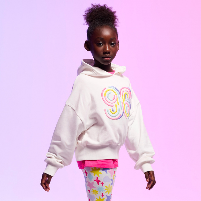 Бял суитшърт с бродерия