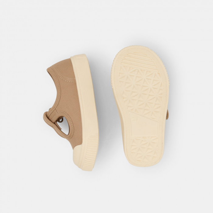 Бежови обувки