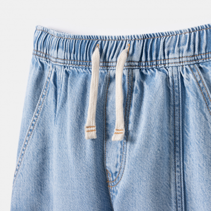 Светлосини дънкови панталони