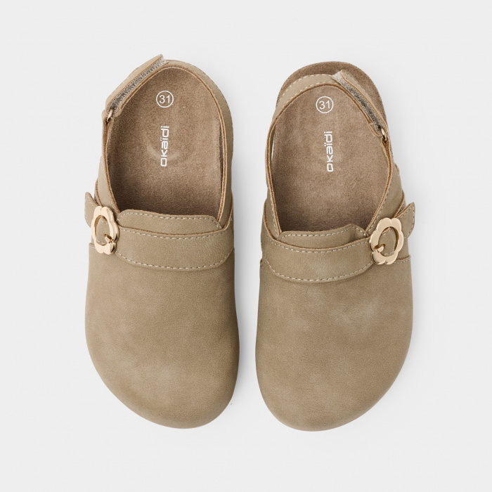 Бежови чехли