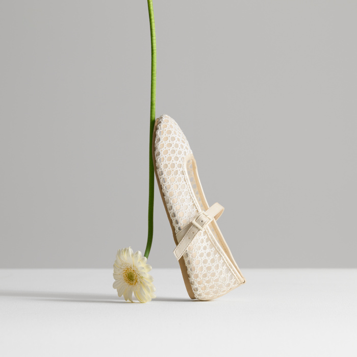 Бели балеринки