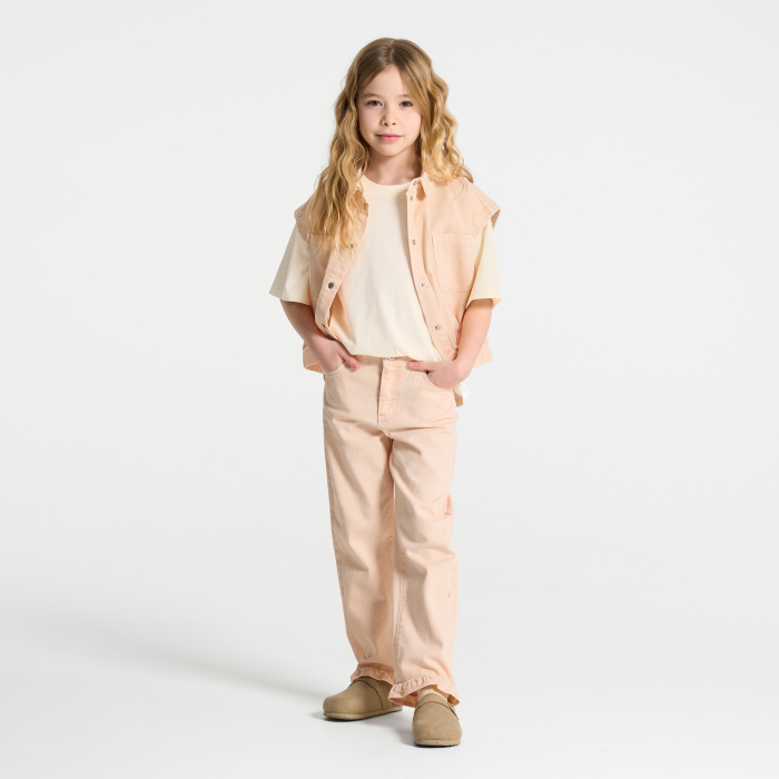 Бяла тениска с къс ръкав и шарка