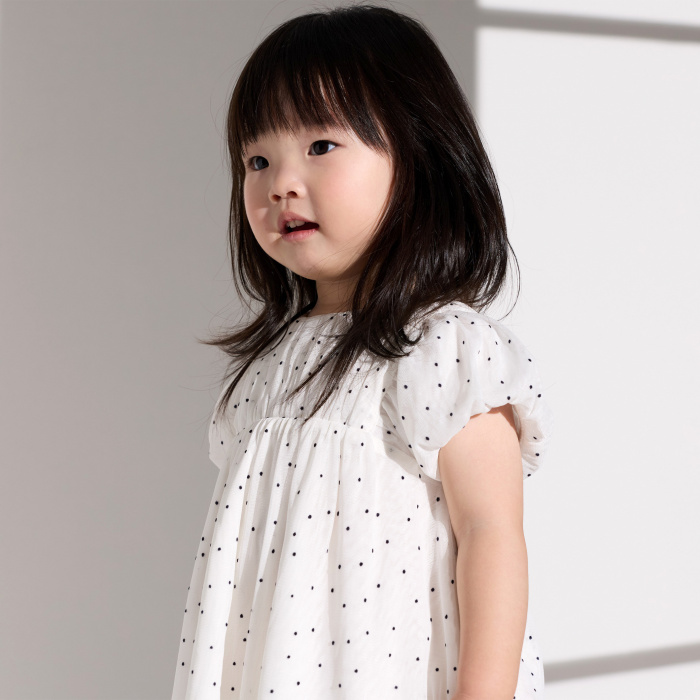 Рокля на точки от бял тюл