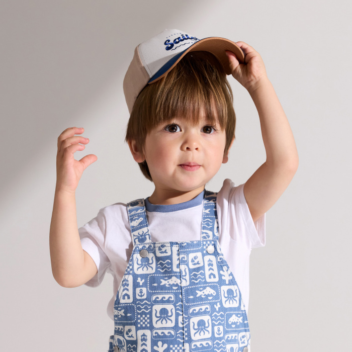 Къс гащеризон и тениска