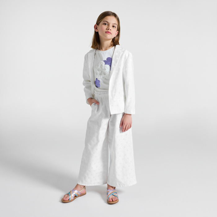 Бял блейзър