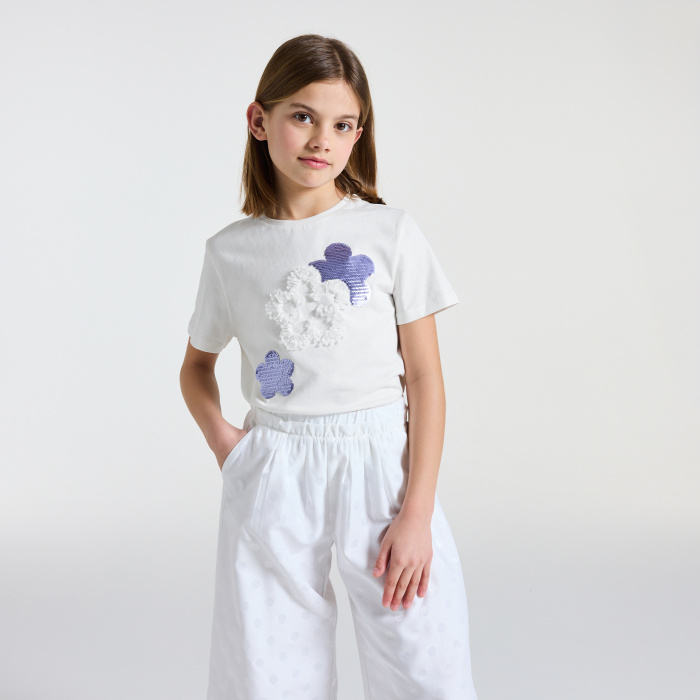 Бяла тениска с апликации